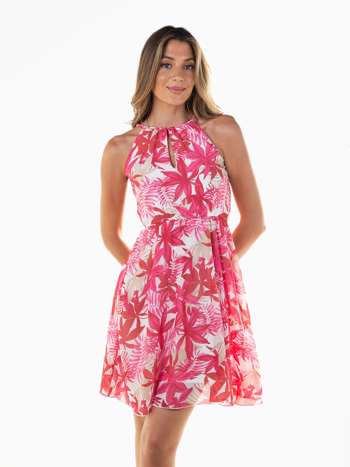 Vestido curto decote halter com estampado tropical rosa