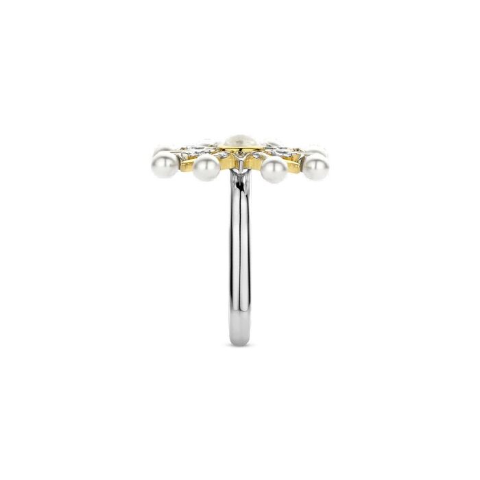 Vista frontal de anel prateado Ti Sento na vertical com topo dourado com zircónias e pérolas.