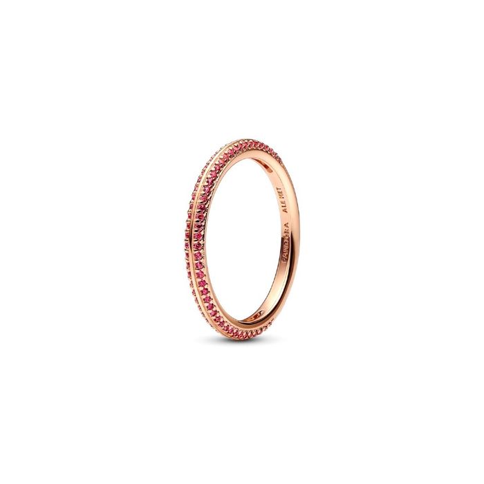 Anel Pandora Me em rose gold com duas filas de zircónias rosas cravadas.