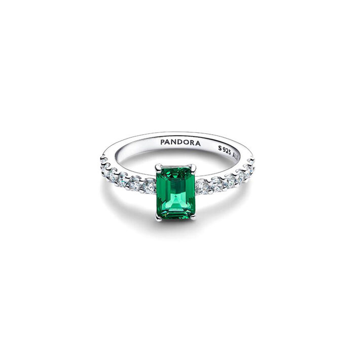 Anel Pandora para mulher prateado com uma zircónia central verde e zircónias brancas em volta.