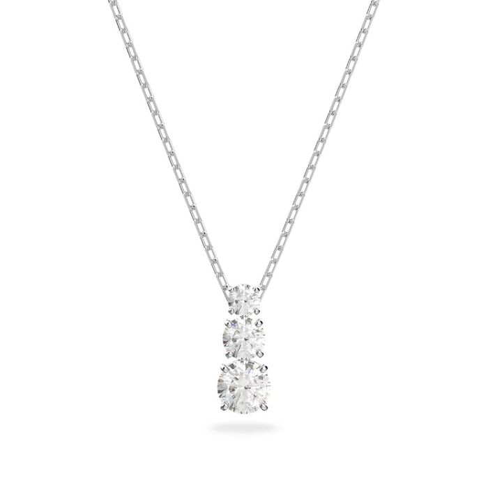 Colar prateado Swarovski com um pendente de três cristais incolores engastados em garras.