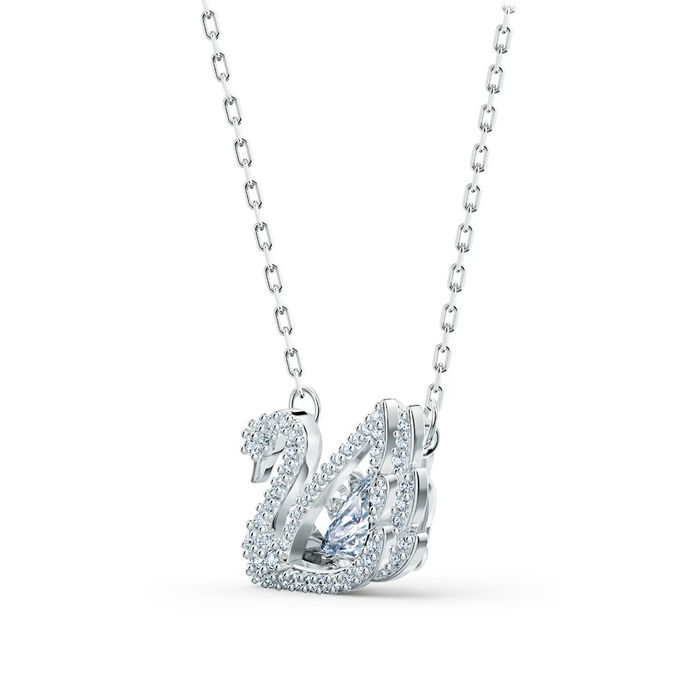 Colar prateado Swarovski, de lado, com um cisne com cristais e uma pedra branca na asa.