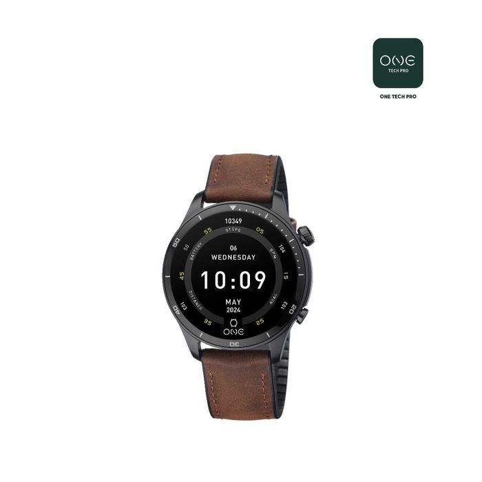 Vista frontal de smartwatch One de bracelete castanha e um ícone da app no canto superior direito.