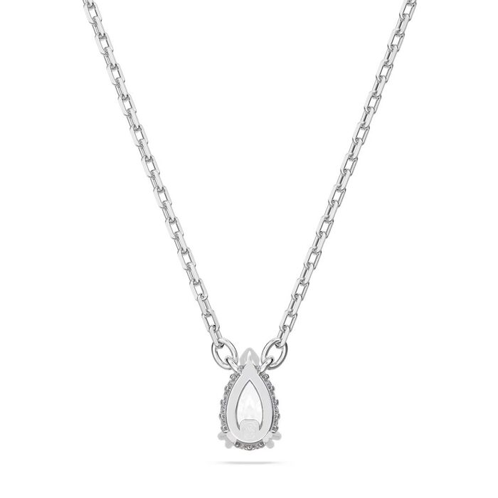 Vista traseira de um colar Swarovski prateado com um pendente com um cristal na frente.