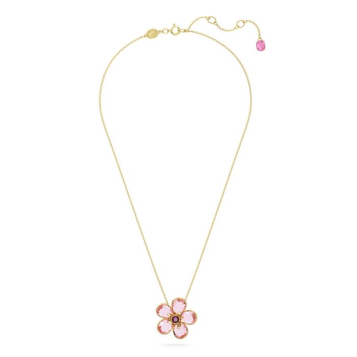 Vista completa de um colar Swarovski com um flor com cristais rosa e uma pedra violeta no centro.
