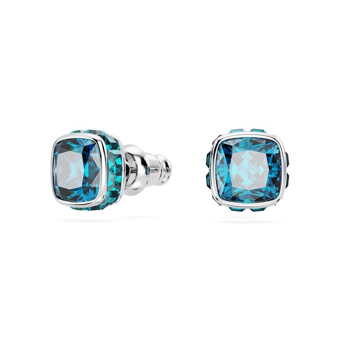 Brincos Swarovski de base prateada com pedras à volta de um cristal azul quadrangular.