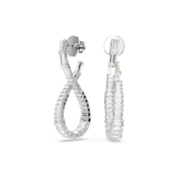 Brincos verticais prateados da Swarovski com a forma do símbolo do infinito cravados de cristais.