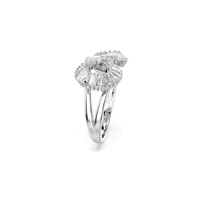 Anel Swarovski em prateado com o topo de base cravada de cristais em forma de infinito.