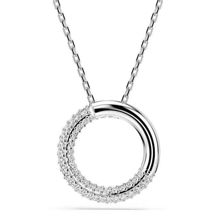 Vista traseira de um colar prateado Swarovski com um pendente circular polido cravado de cristais.