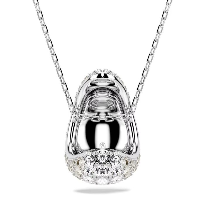 Vista traseira de um colar prateado da Swarovski com o interior visível de um pendente.
