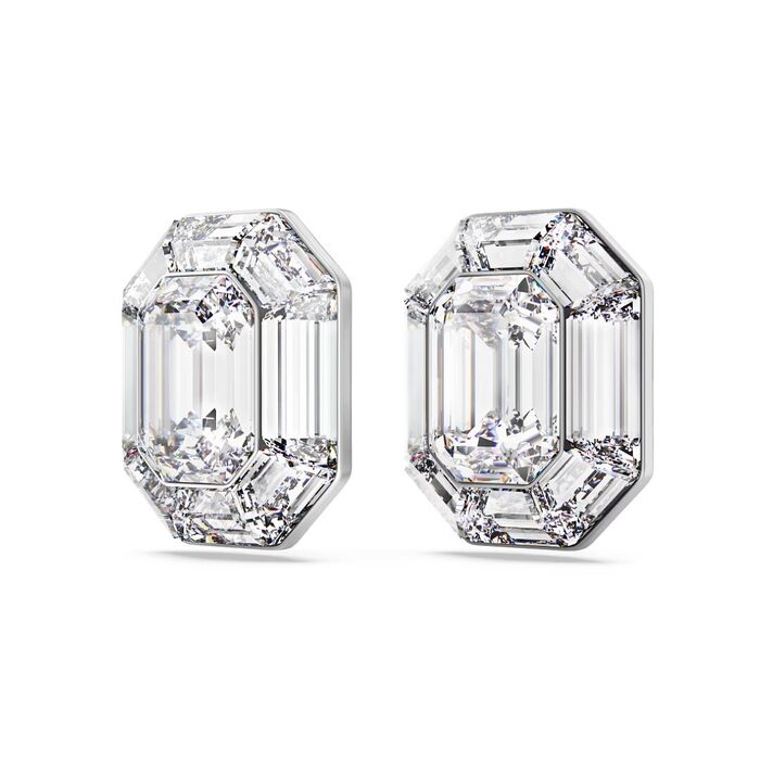 Brincos Swarovski prateados de lado, preenchidos de cristais incolores na forma octogonal.