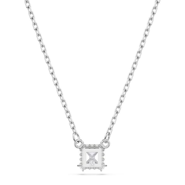 Vista traseira de colar Swarovski prateado com um pendente quadrangular com um cristal na frente.