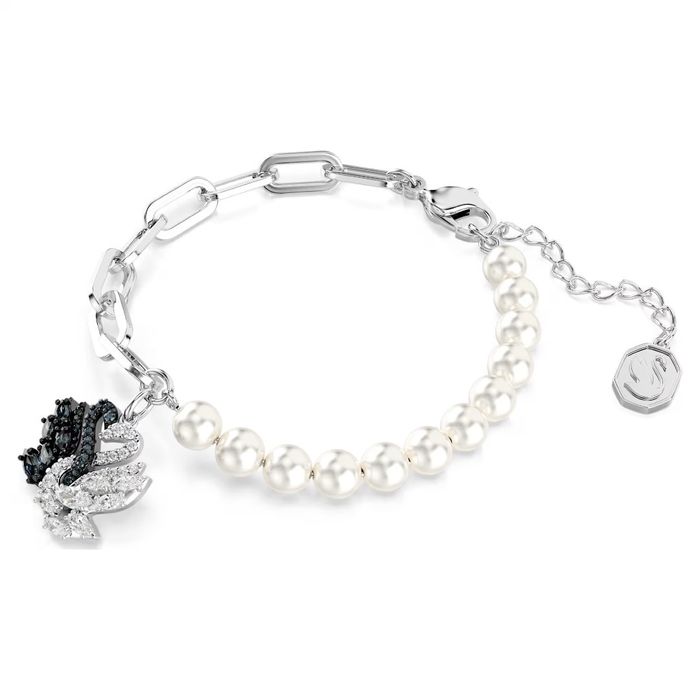 Pulseira com pérolas da Swarovski, de lado, com pendente de dois cisnes com pedras pretas e brancas.