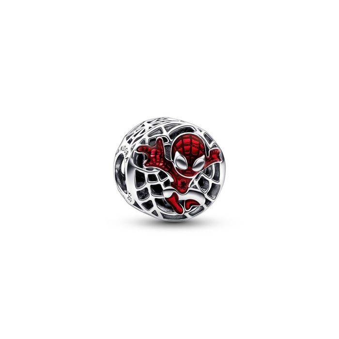 Conta prateada Pandora com recortes estilo teia e com a personagem Homem-Aranha em esmalte vermelho.