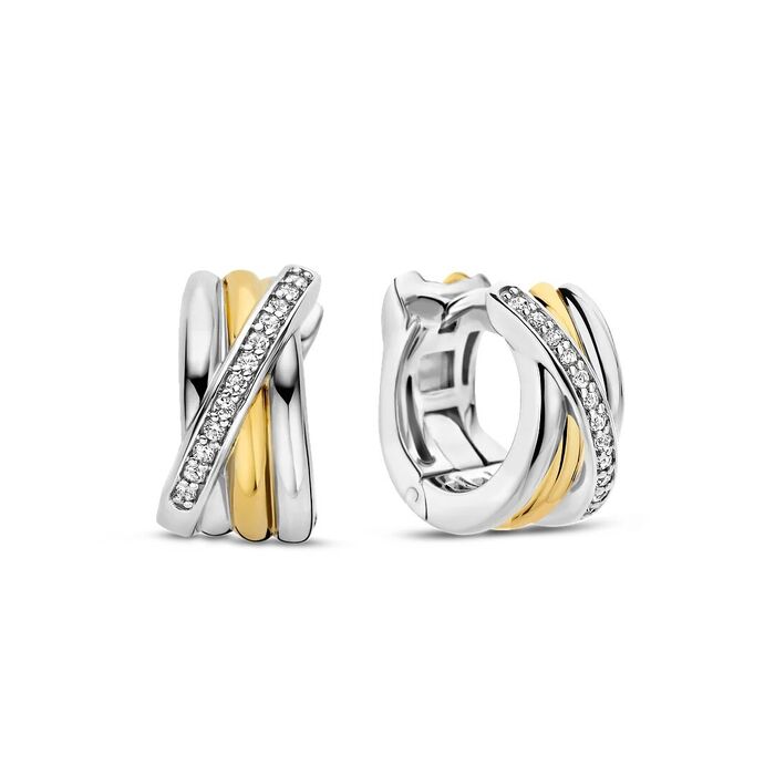 Argolas Ti Sento em aros prateados, sendo um cravado de zircónias e um dourado no centro.