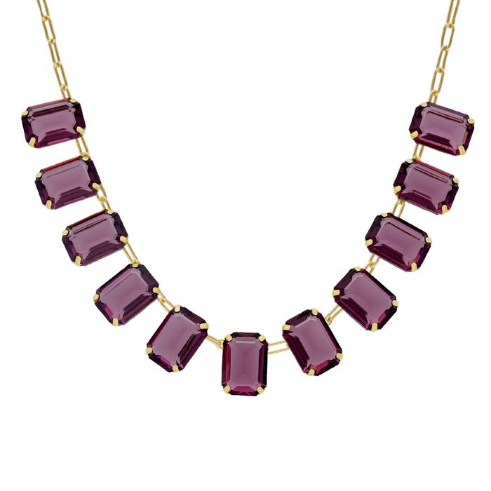Colar Victoria Cruz feminino banhado a ouro amarelo 18kl com cristais Swarovski roxos retangulares.