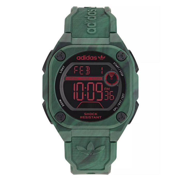 Relógio digital Adidas com caixa e bracelete verde com o mostrador com os números em cor vermelha.
