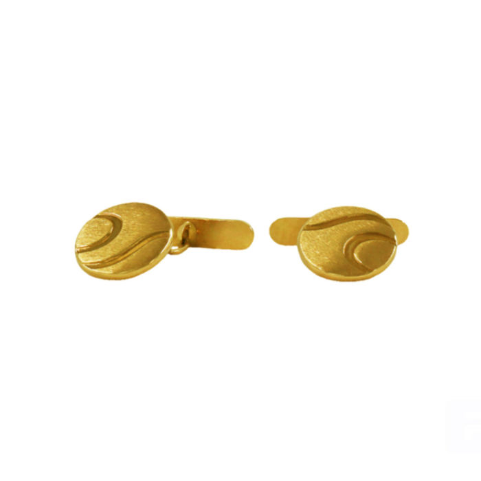 Botões de punho em ouro amarelo de dezanove quilates, em formado redondo com pequenos frisos.
