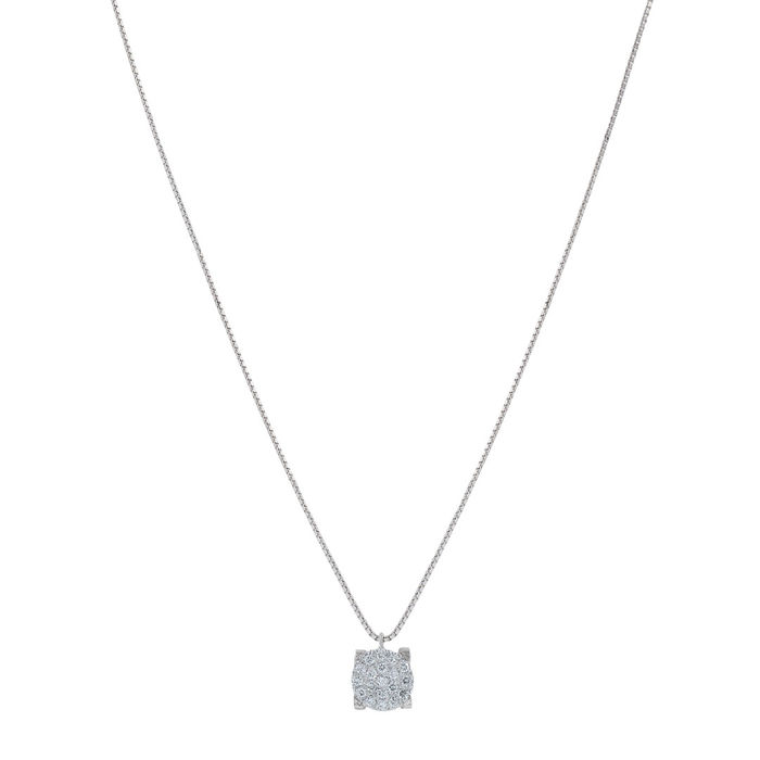 Colar feminino em ouro branco, com um pendente, cravado de diamantes, formando um círculo.