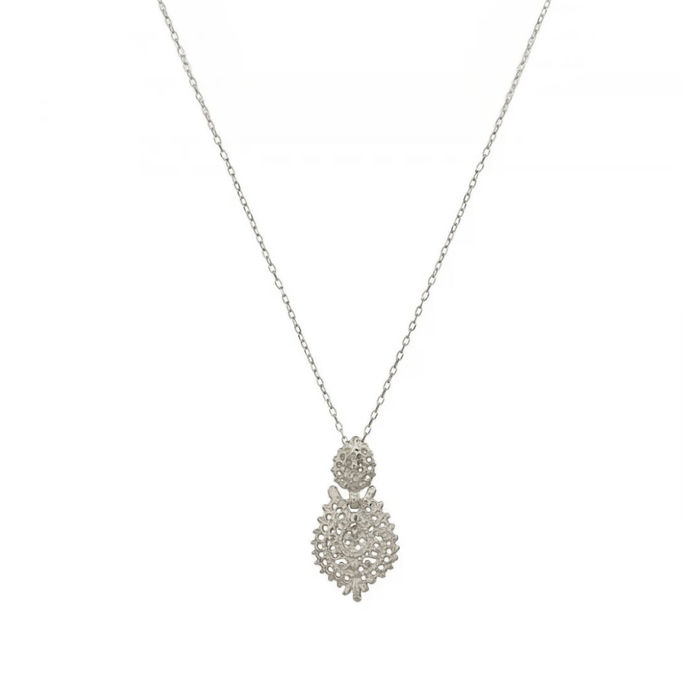 Colar prateado da Portugal Jewels com um pendente em estilo brinco à Rainha.