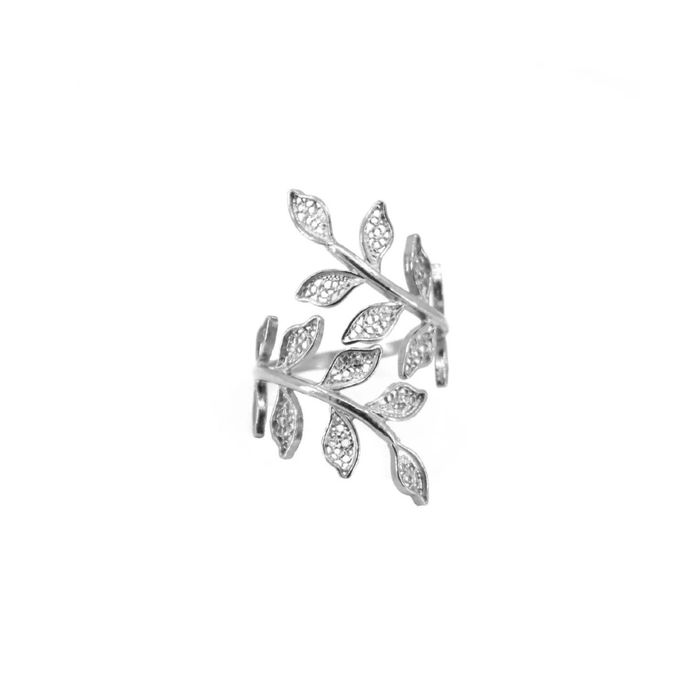 Anel prateado da Portugal Jewels numa forma ramificada com folhas em estilo filigrana no centro.