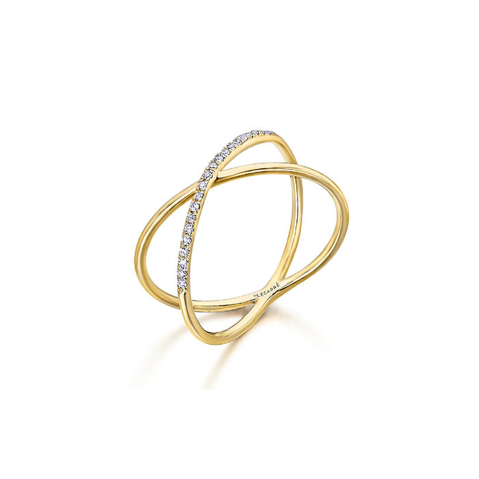 Anel feminino LECARRÉ em ouro amarelo, com dois aros sobrepostos, um deles com diamantes.