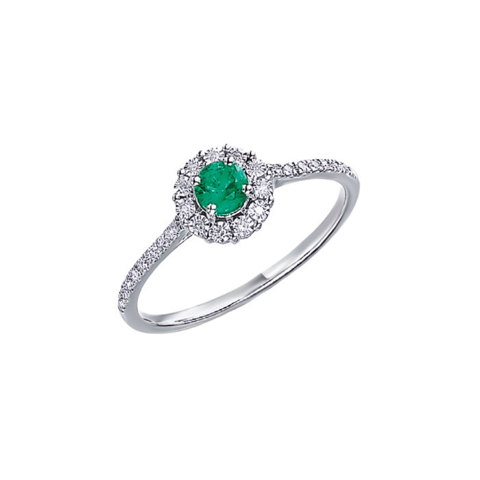 Anel feminino LECARRÉ em ouro branco, com esmeraldas verde destacada e diamantes brancos ao redor.