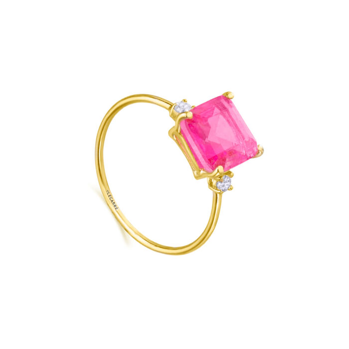 Anel LECARRÉ em ouro amarelo de dezoito quilates, com quartzo rosa e topázios brancos nas laterais.
