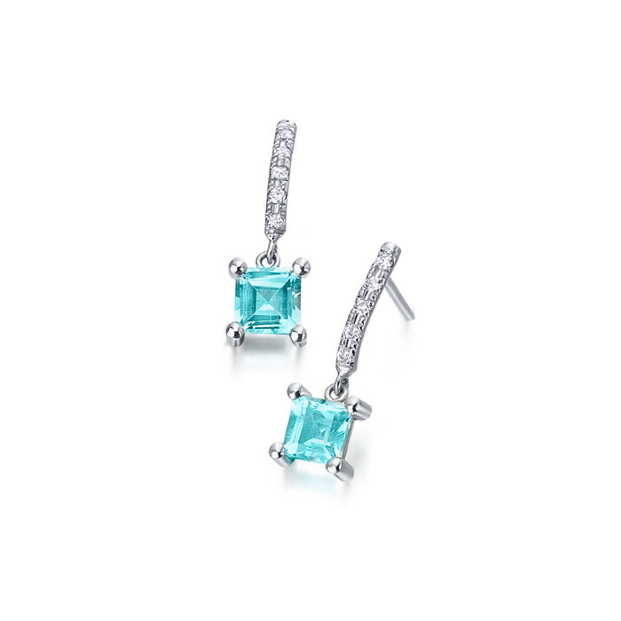 Brincos femininos Lecarré em ouro branco, estilo pendente, com topázio azul e diamantes brancos.