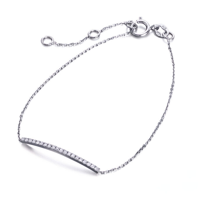 Pulseira feminina Lecarré em ouro de 18 quilates, com barra ao centro, cravada de diamantes.