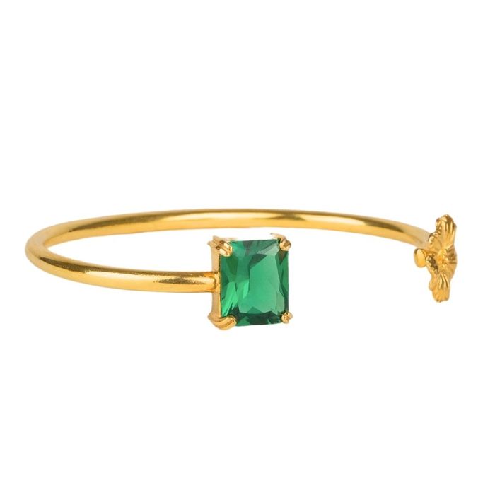 Escrava aberta Portugal Jewels em dourado, de lado, com uma flor e uma zircónia verde em cada ponta.