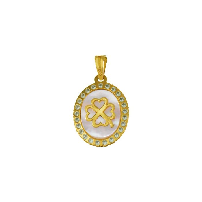 Medalha em ouro amarelo, com contorno de zircónias e um trevo recortado no centro da madrepérola.