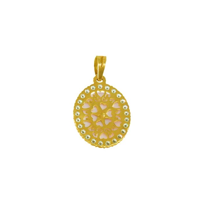 Imagem traseira de medalha em ouro amarelo, com contorno de zircónias e no centro uma madrepérola.