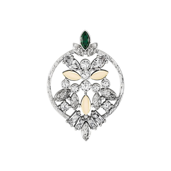 Medalha Tashi com zircónias em formas florais, com detalhes a dourado e uma pedra verde no topo.