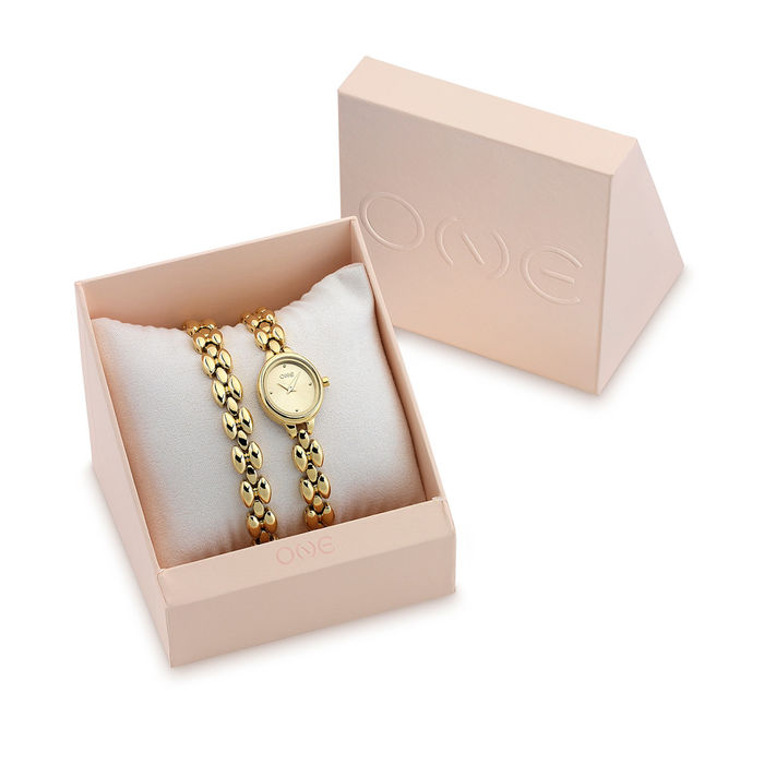 Box One rosa com um relógio dourado junto de uma pulseira de malha idêntica à bracelete do relógio.