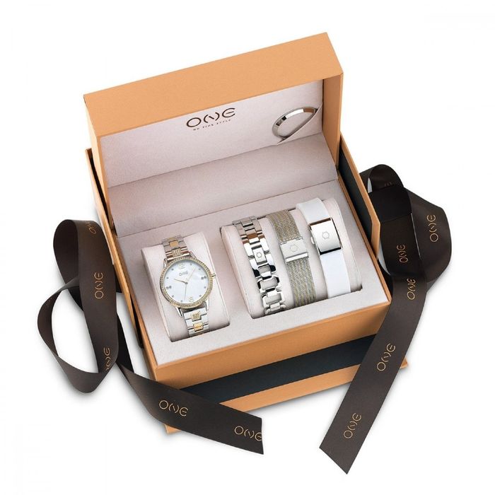 Box One com um relógio feminino com pedras e com três braceletes ao lado e um bisel polido no topo.