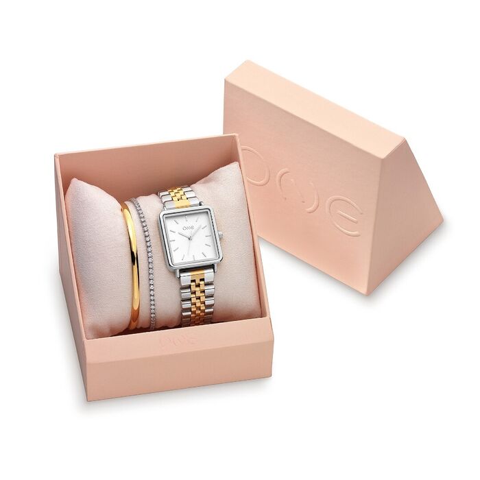 Box One rosa com um relógio de bisel prateado, uma escrava dourada e uma pulseira com pedras.