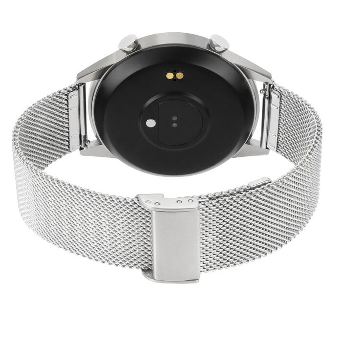 Vista traseira de um smartwatch masculino One pousado com uma bracelete em malha milanesa prateada.