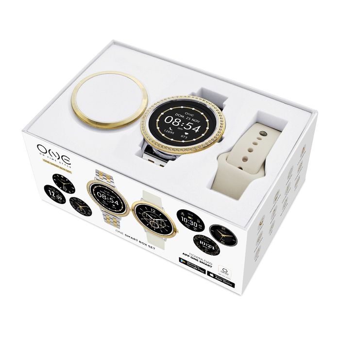 Box com um smartwatch One com uma bracelete em aço e uma em silicone e um bisel dourado ao lado.
