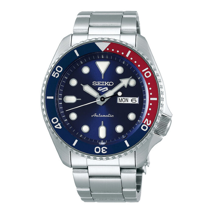 Relógio masculino Seiko 5 com bracelete e caixa em aço cor prateada, mostrador azul e calendário.