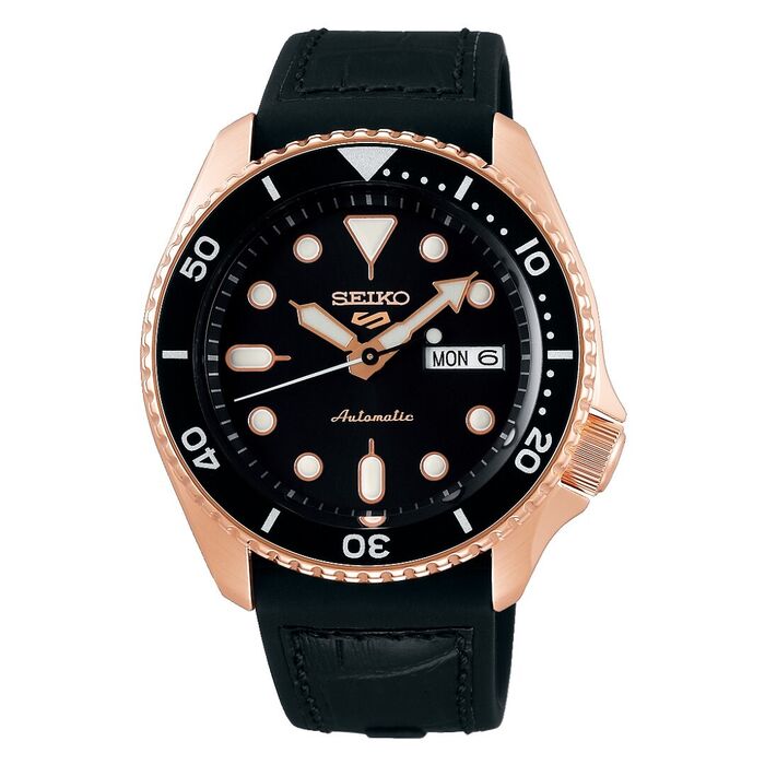 Relógio masculino Seiko 5 com bracelete silicone preta e caixa em aço rose gold, mostrador preto.