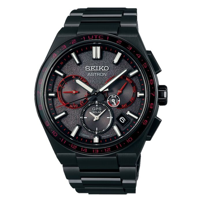 Relógio masculino Seiko Astron GPS Solar, com caixa e bracelete em titânio e mostrador de tom preto.