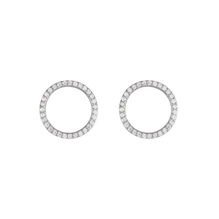 Brincos femininos prateados Unike de design circular cravados de zircónias e recortados no centro.