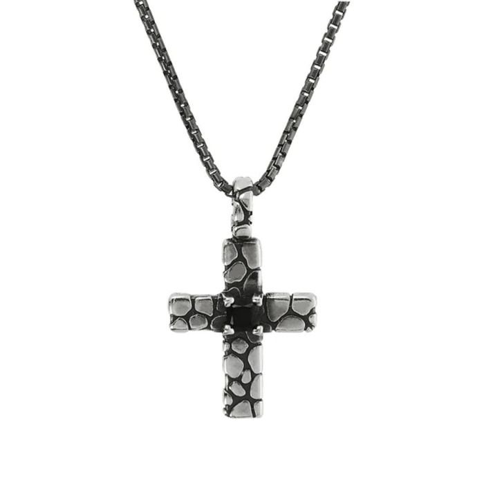 Colar Albert M. masculino com uma cruz em prata de lei 925 com a textura de cobra.
