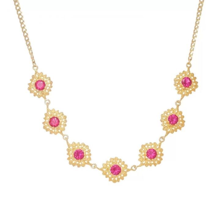 Colar dourado Portugal Jewels com pendentes em moldes florais com uma zircónia rosa no centro.