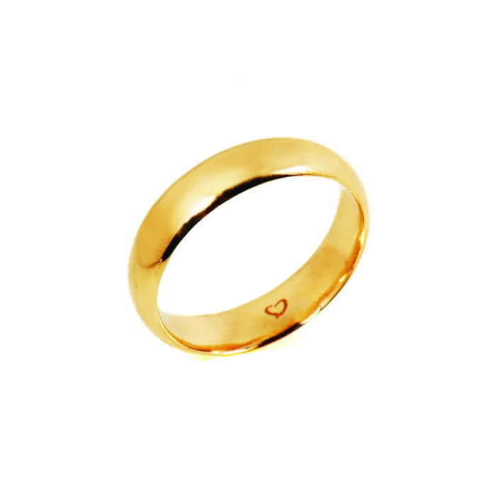 Aliança de casamento Romantis em ouro amarelo de 19.2kl com 5mm de largura em vista de perfil.
