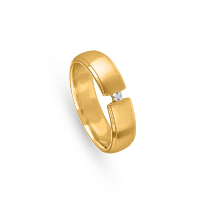 Aliança de casamento em ouro amarelo de 19.2kl com 1 cristal Swarovski cravado na topo semi-aberto.