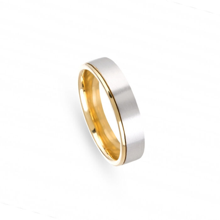 Aliança de casamento em ouro branco e uma linha lateral em ouro dourado de 19,2kl.