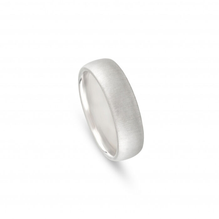 Aliança de casamento Romantis em ouro branco de 19.2kl, de acabamento lixado e com 6mm de largura.