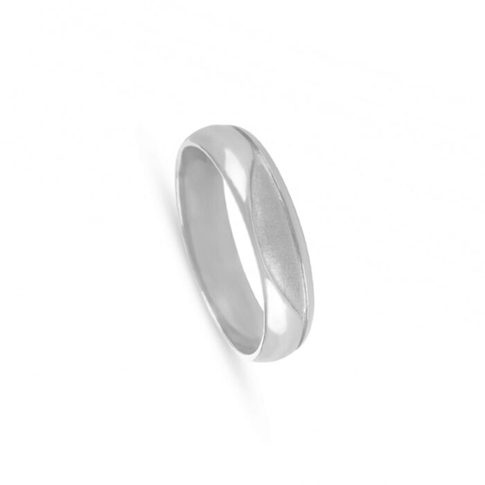 Aliança de casamento tradicional em ouro branco de 19.2kl, de acabamento polido e 4.5mm de largura.